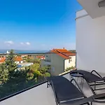 Апартаменты Mare & Skye *