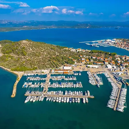 Апартаменты Mare & Skye *