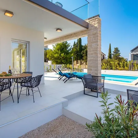 Mare & Skye Apartment